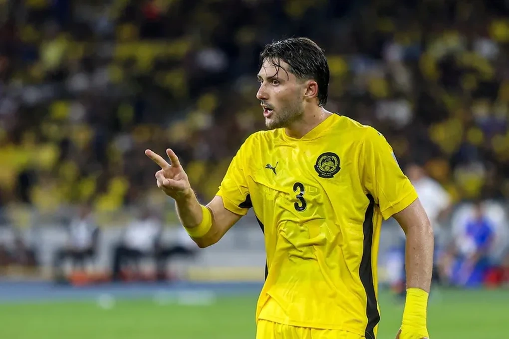 Sự dối trá của ngôi sao nhập tịch Malaysia bị phơi bày - 1