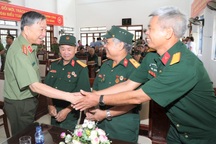 Bộ trưởng Công an thăm, tặng quà các thương, bệnh binh