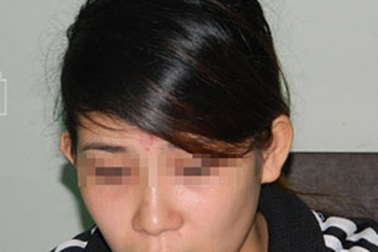 Cô gái xinh đẹp cầm đầu ổ massage kích dục trộm tiền khách 