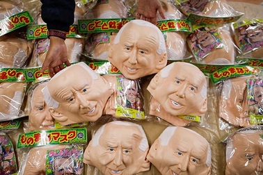 Mặt nạ ứng viên Tổng thống Mỹ Biden bất ngờ bán chạy như tôm tươi