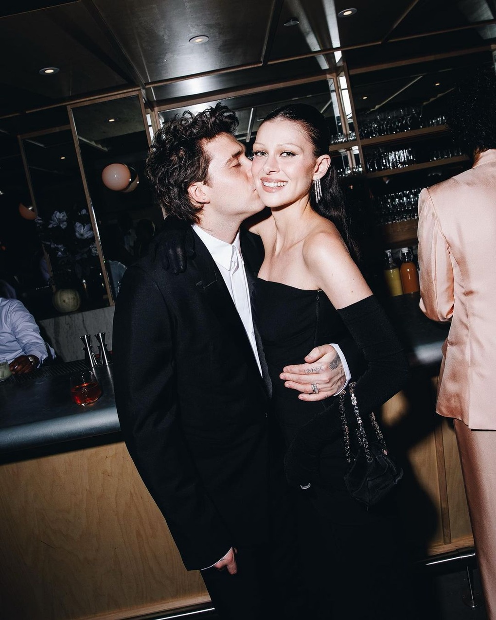 Cậu cả Brooklyn Beckham không hề ăn bám, âm thầm kiếm về triệu USD - 2 Cậu cả Brooklyn Beckham không hề ăn bám, âm thầm kiếm về triệu USD - 2