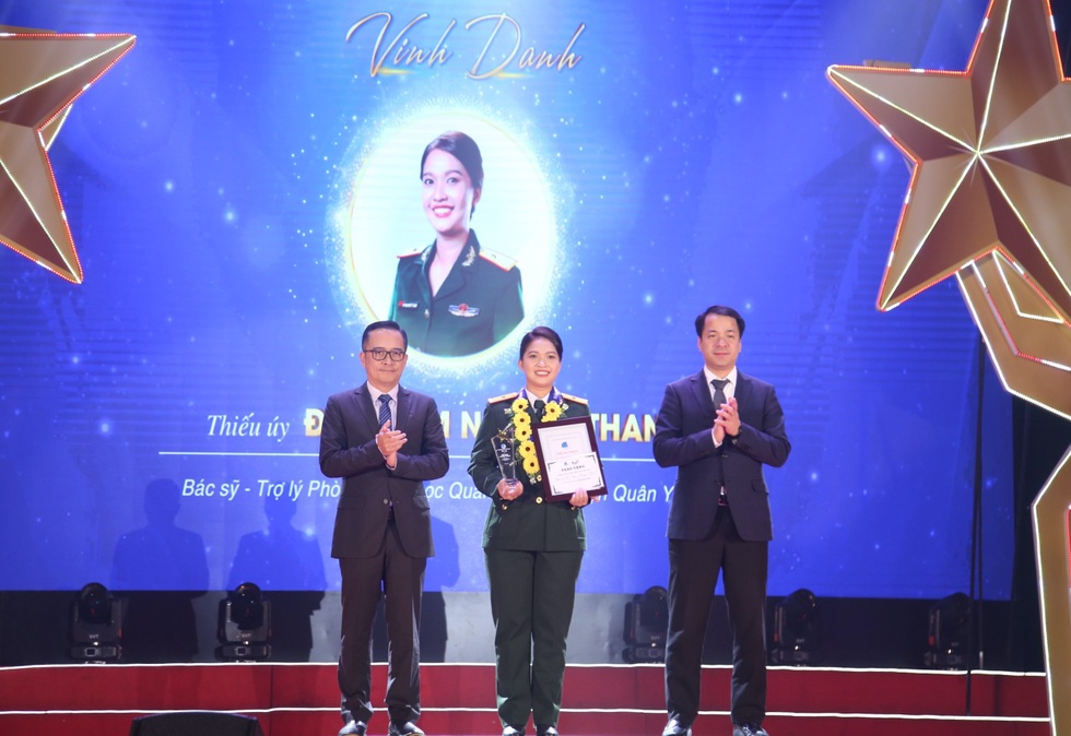 Nữ thiếu úy, bác sĩ là công dân trẻ tiêu biểu TPHCM, từng tới 20 quốc gia - 7 Nữ thiếu úy, bác sĩ là công dân trẻ tiêu biểu TPHCM, từng tới 20 quốc gia - 7