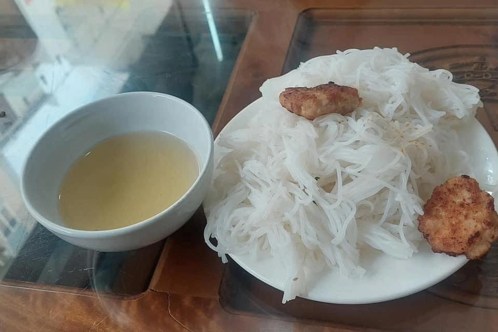 Vụ bún chả 35.000 đồng: Suất bún 2 cái chả ở Sầm Sơn có giá như thế nào? - 5 Vụ bún chả 35.000 đồng: Suất bún 2 cái chả ở Sầm Sơn có giá như thế nào? - 5