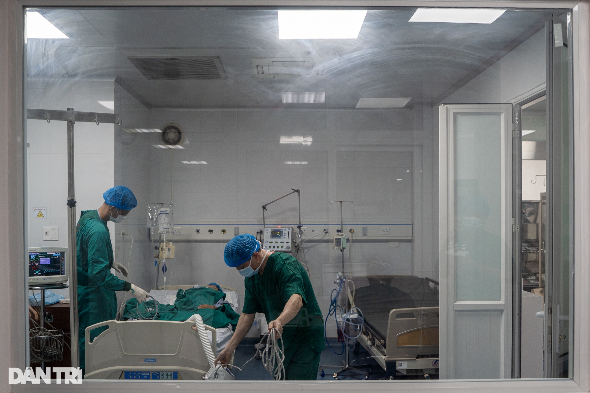 Cận cảnh 30 y bác sĩ giải cứu cô gái suy thận 10 năm không thể uống nước - 19 Cận cảnh 30 y bác sĩ giải cứu cô gái suy thận 10 năm không thể uống nước - 19