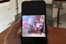 Công an làm việc với nhóm người nghi hành hung 2 vợ chồng ở TPHCM