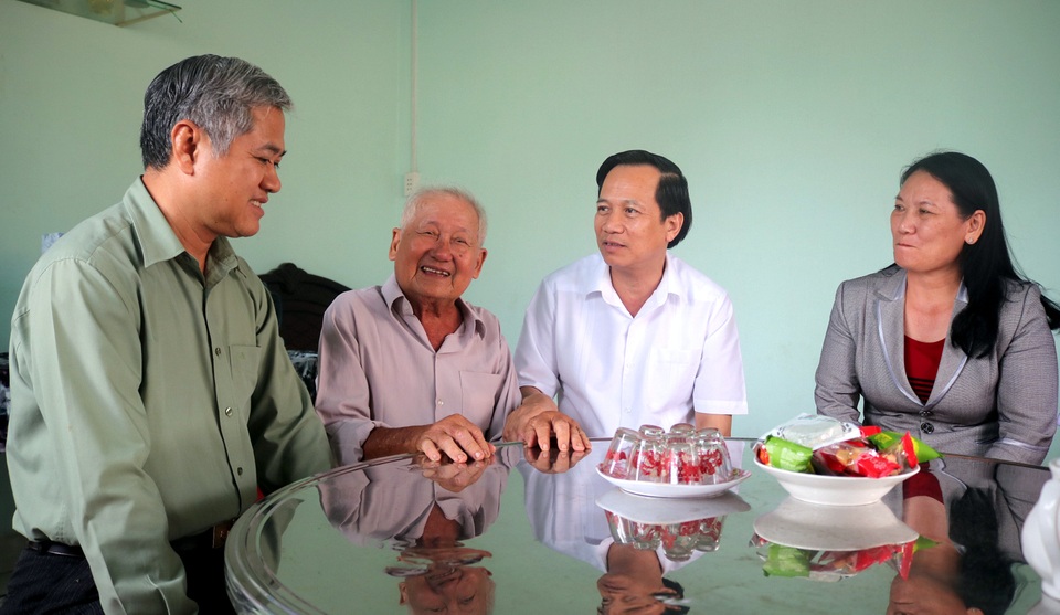 Bộ trưởng Đào Ngọc Dung: Cần tạo sinh kế bền vững cho người dân Bến Tre - 1 Bộ trưởng Đào Ngọc Dung: Cần tạo sinh kế bền vững cho người dân Bến Tre - 1