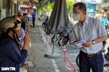 Bí thư Đà Nẵng đến chợ Hàn thăm hỏi bà con vùng xanh