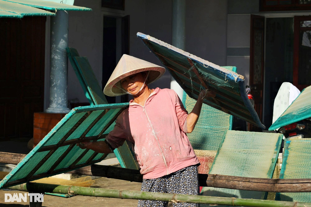 Đợi nắng, làng phở lưới B40 mướt mồ hôi chạy đua Tết - 1 Đợi nắng, làng phở lưới B40 mướt mồ hôi chạy đua Tết - 1