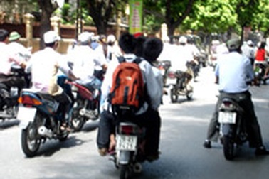 Bị giữ xe, chủ xe phải học luật giao thông