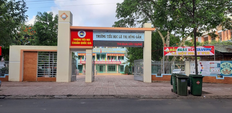 Vụ trường thu sai quy định: Yêu cầu trả lại tiền, cắt mọi thi đua - 1 Vụ trường thu sai quy định: Yêu cầu trả lại tiền, cắt mọi thi đua - 1