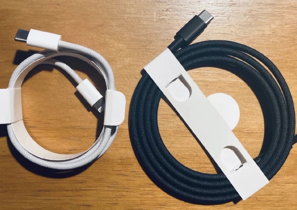 Cận cảnh phụ kiện duy nhất đi kèm iPhone 12 - 3 Cận cảnh phụ kiện duy nhất đi kèm iPhone 12 - 3