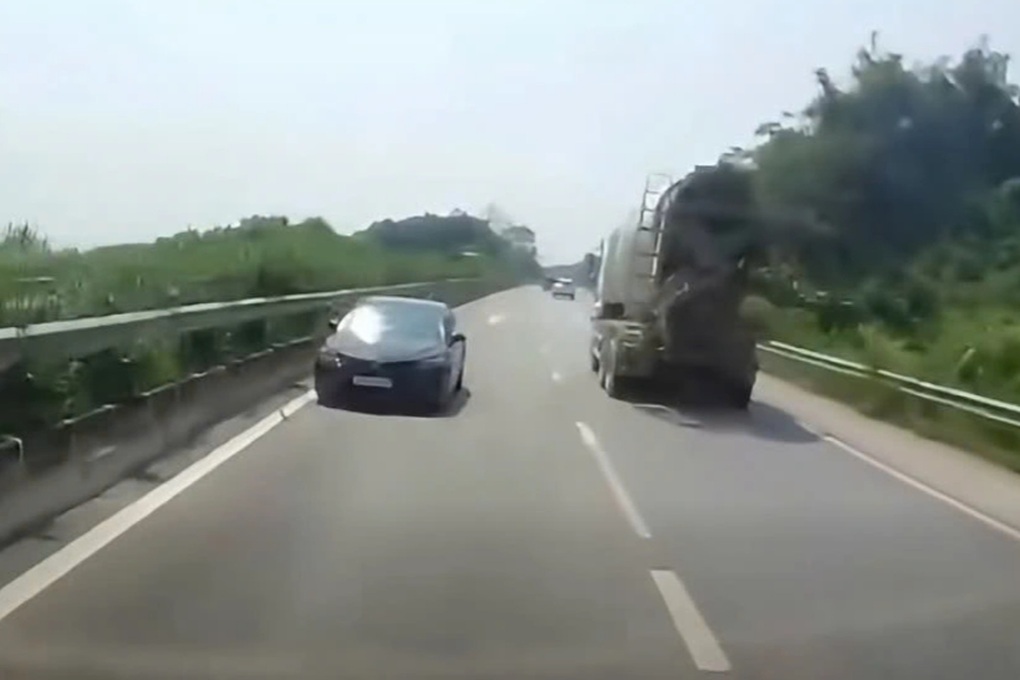 Tài xế đối diện mức phạt nặng vì lái ô tô đi ngược chiều đường cao tốc - 1