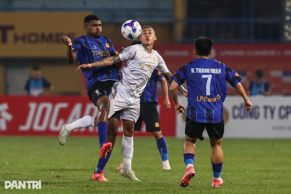 하노이 FC, 하잘라이와 아쉽게 비기며 챔피언십 경쟁에서 힘 잃어 - 1 Hà Nội FC hòa thất vọng HA Gia Lai, hụt hơi trong cuộc đua vô địch - 1