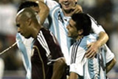  Bộ đôi Barca giúp Argentina giành chiến thắng