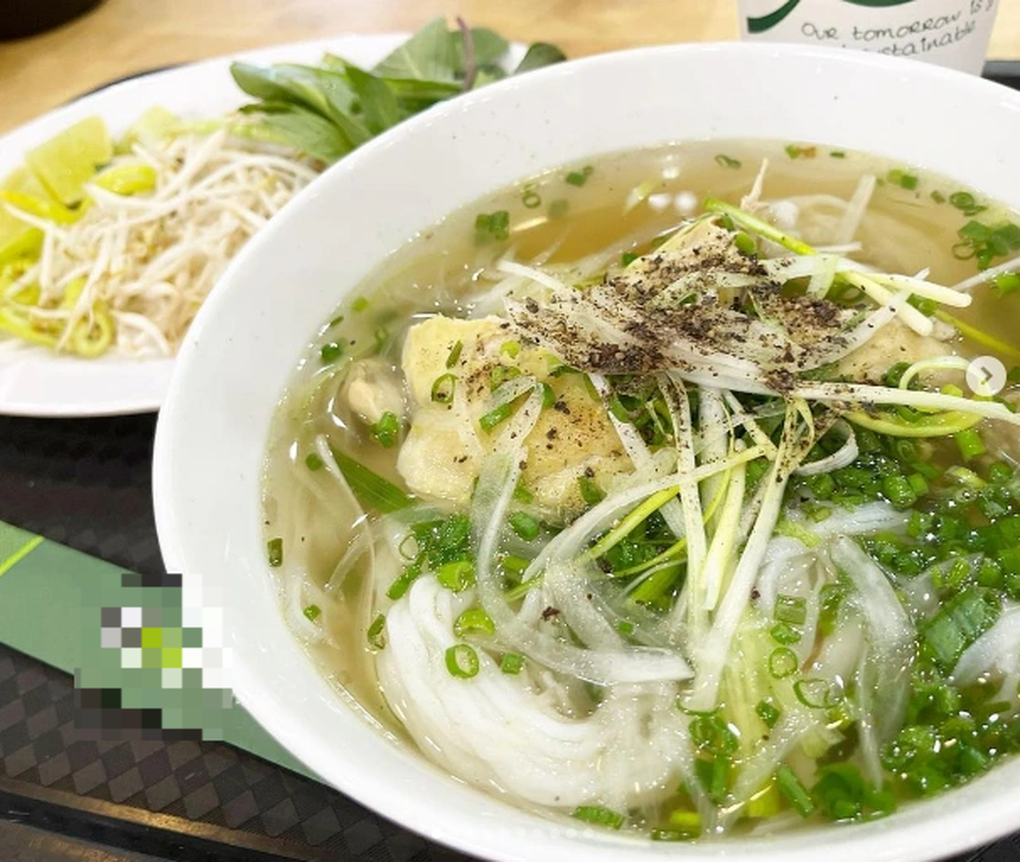 Mỹ nhân Thái Lan ăn bát phở Việt giá cao ở sân bay Tân Sơn Nhất - 2 Mỹ nhân Thái Lan ăn bát phở Việt giá cao ở sân bay Tân Sơn Nhất - 2