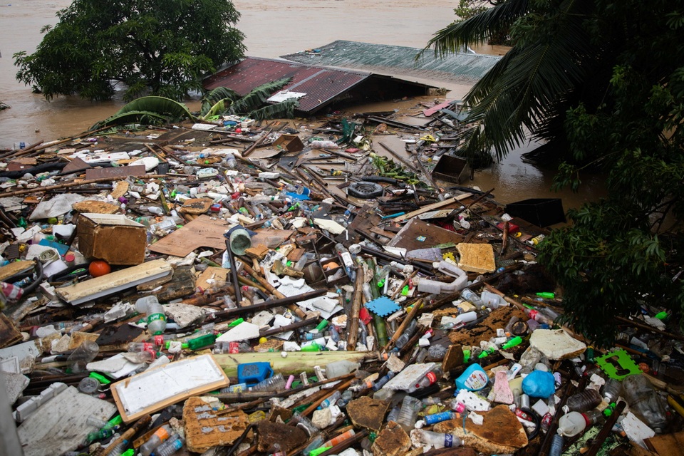Bão Vamco càn quét Phillippines, Manila tê liệt trong “biển” nước - 9 Bão Vamco càn quét Phillippines, Manila tê liệt trong “biển” nước - 9