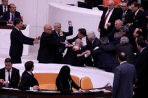 Nghị sĩ Thổ Nhĩ Kỳ nhập viện vì ẩu đả trong quốc hội