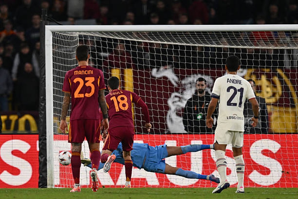 Đội bóng của Antony thăng hoa, AS Roma 3 lần hỏng phạt đền ở Europa League - 3