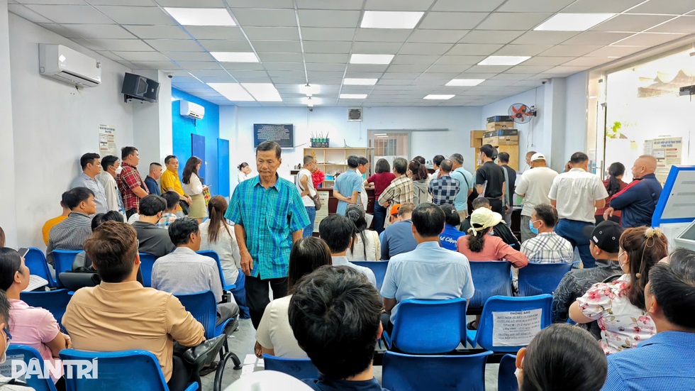 Nhiều tài xế chịu thiệt khi đổi bằng lái B2 sang hạng mới - 1 Nhiều tài xế chịu thiệt khi đổi bằng lái B2 sang hạng mới - 1