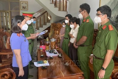 Bắt nguyên Hiệu trưởng, Phó hiệu trưởng Trường Cao đẳng nghề Bình Phước