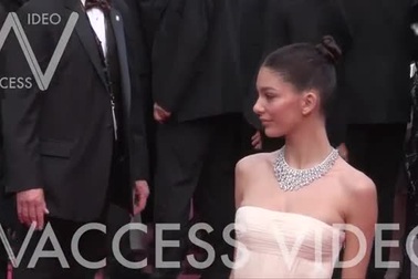 Camila Morrone lộng lẫy tại Cannes