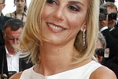 “Người đẹp tóc vàng của Sarkozy” được thăng chức