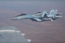 Cận cảnh Su-35 huyền thoại của Nga sải cánh trên bầu trời Syria