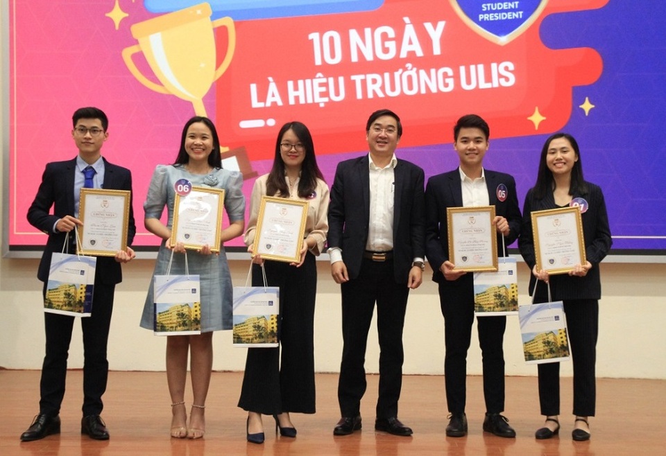 Sinh viên ĐH Ngoại ngữ tranh tài để làm... hiệu trưởng - 2 Sinh viên ĐH Ngoại ngữ tranh tài để làm... hiệu trưởng - 2
