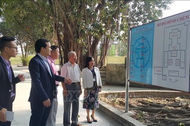 Hà Nội: Hàng trăm bảng quy tắc ứng xử bị "đánh tráo" chất liệu