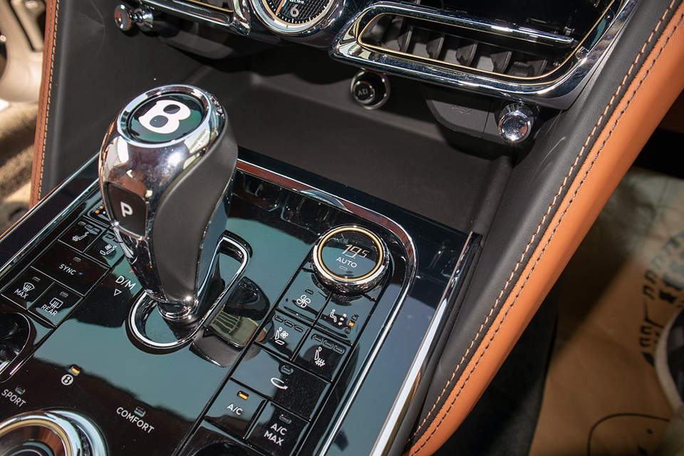 Biệt thự di động Bentley Flying Spur W12 First Edition giá hơn 25 tỷ đồng - 7 Biệt thự di động Bentley Flying Spur W12 First Edition giá hơn 25 tỷ đồng - 7