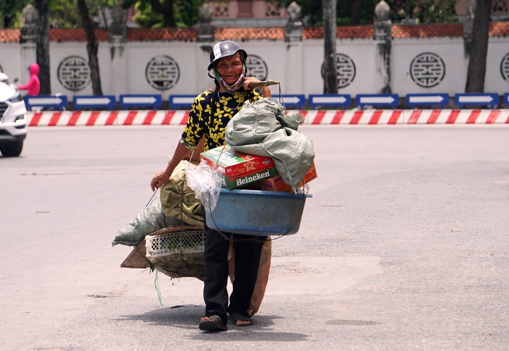 Người lao động "vật lộn" trong "chảo lửa" miền Trung