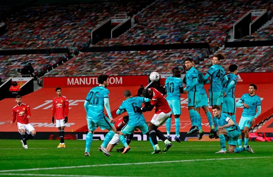 Man Utd 3-2 Liverpool: Salah lập cú đúp, Fernandes tung đòn quyết định - 4 Man Utd 3-2 Liverpool: Salah lập cú đúp, Fernandes tung đòn quyết định - 4