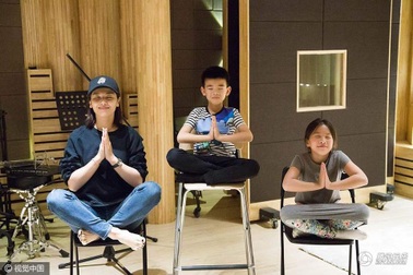 “Mỹ nhân” Lưu Đào cười rạng ngời bên hai “thiên thần” nhỏ