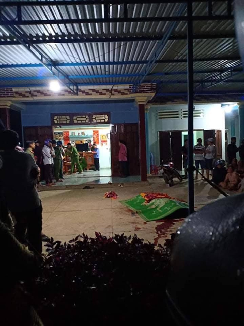 Dùng súng tự chế xông vào nhà bắn chết người - 1 Dùng súng tự chế xông vào nhà bắn chết người - 1