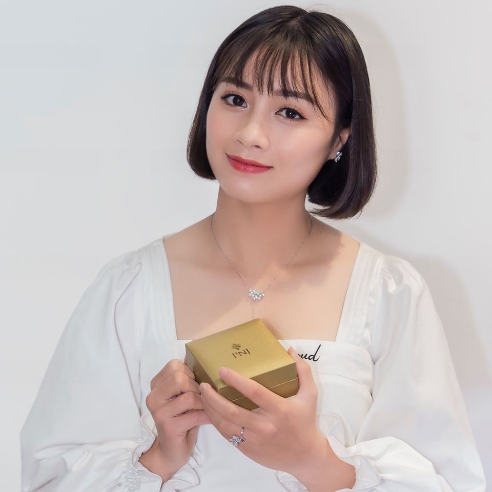 Hoàng Thị Loan tỏa sáng với trang sức PNJ Hoàng Thị Loan tỏa sáng với trang sức PNJ