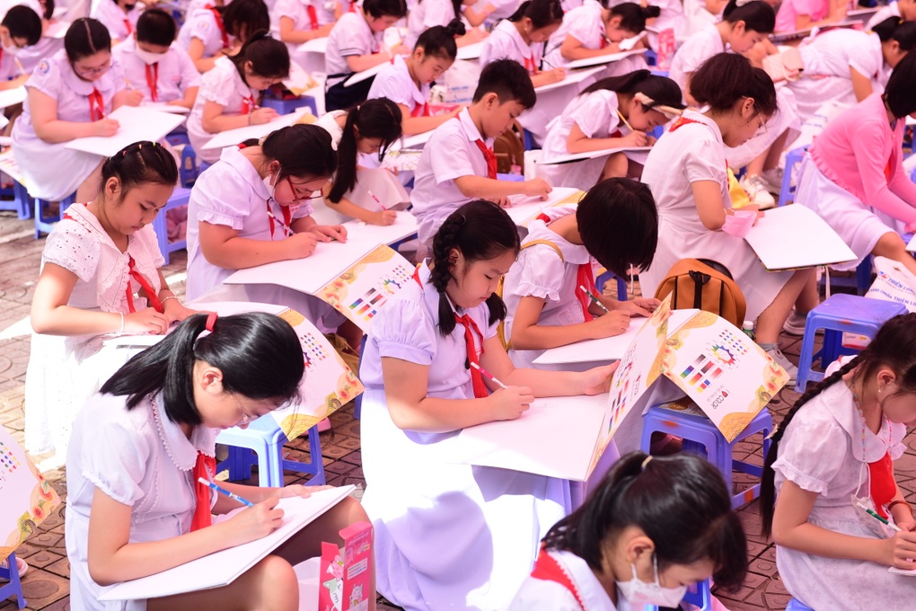 Học sinh Cần Thơ vẽ tranh tham gia cuộc thi mừng Đại hội Đoàn - 1 Học sinh Cần Thơ vẽ tranh tham gia cuộc thi mừng Đại hội Đoàn - 1
