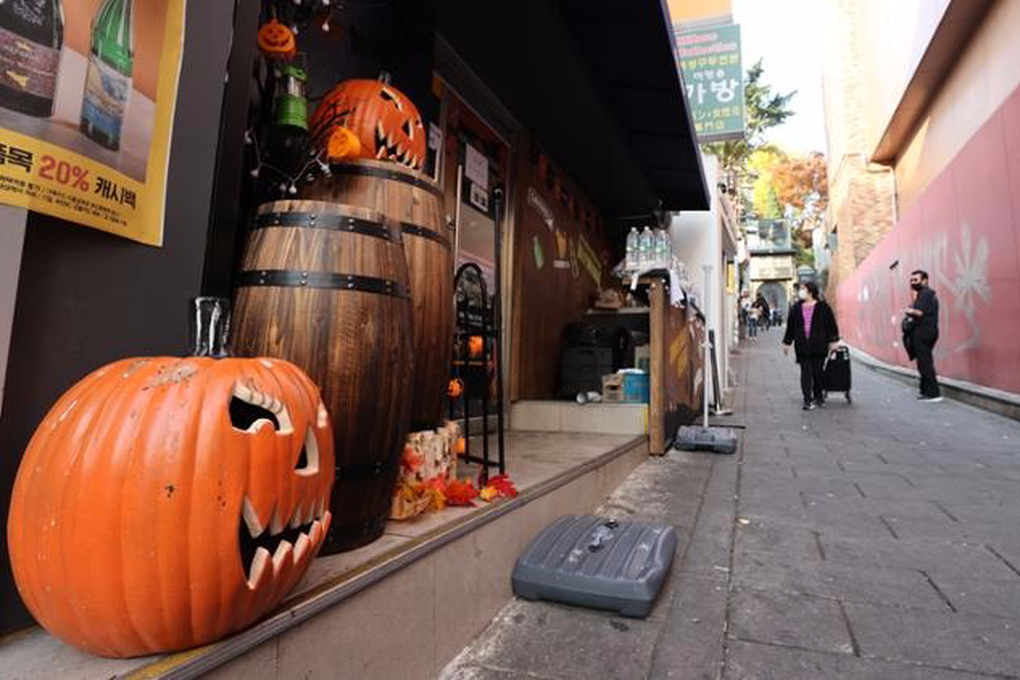 Một năm sau thảm kịch Itaewon 158 người chết, Halloween biến mất ở Hàn Quốc - 1 Một năm sau thảm kịch Itaewon 158 người chết, Halloween biến mất ở Hàn Quốc - 1