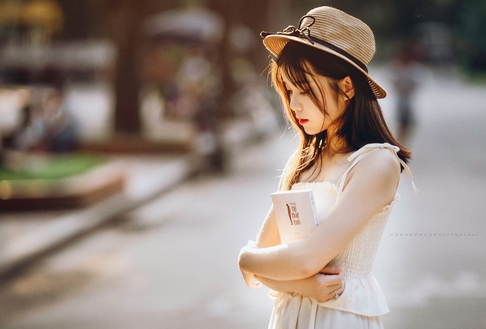 Nữ sinh năm cuối Học viện Tòa án gây sốt với hình ảnh xinh đẹp - 7