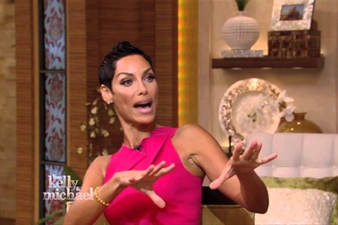 Nicole Murphy diện váy bốc lửa