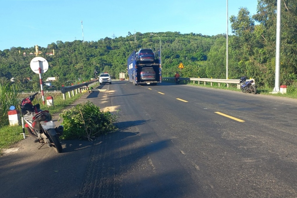 Truy tìm ô tô đầu kéo gây tai nạn chết người rồi bỏ chạy - 1 Truy tìm ô tô đầu kéo gây tai nạn chết người rồi bỏ chạy - 1