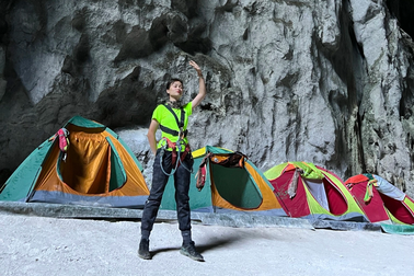 Cô gái Hải Phòng kể chuyện trèo tường 90m, đu dây khám phá Sơn Đoòng