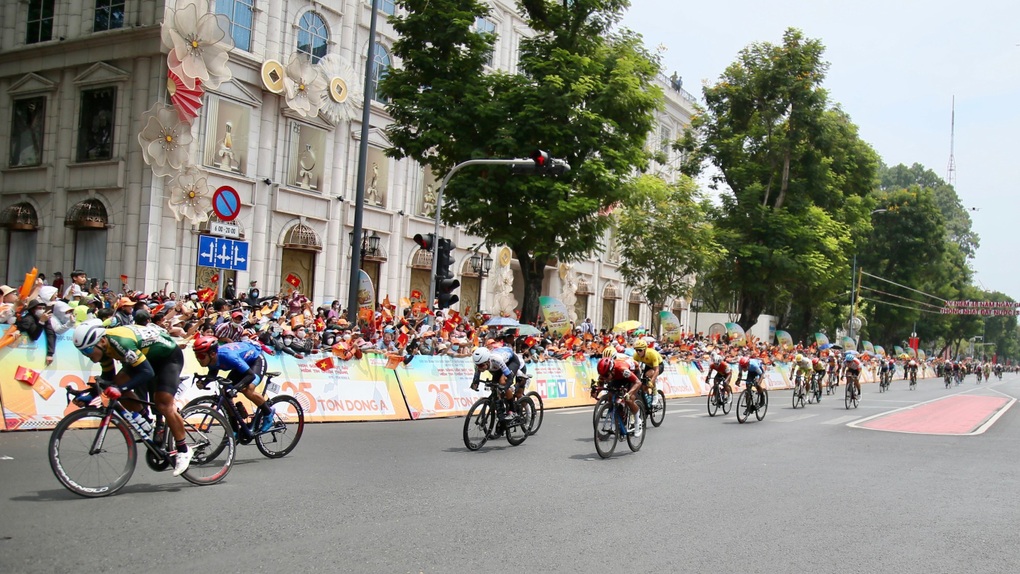 Kết thúc giải xe đạp xuyên Việt: Petr Rikunov lập kỷ lục mới - 1 Kết thúc giải xe đạp xuyên Việt: Petr Rikunov lập kỷ lục mới - 1
