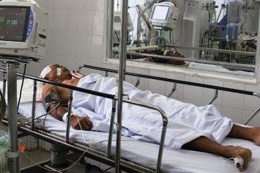 Chuyển nạn nhân vụ sập công trình tại Cần Thơ lên Bệnh viện Chợ Rẫy