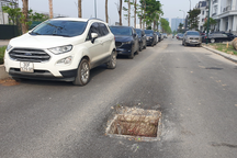 Hà Nội: Đường "quên" lắp nắp cống, dân nơm nớp lo thụt hố