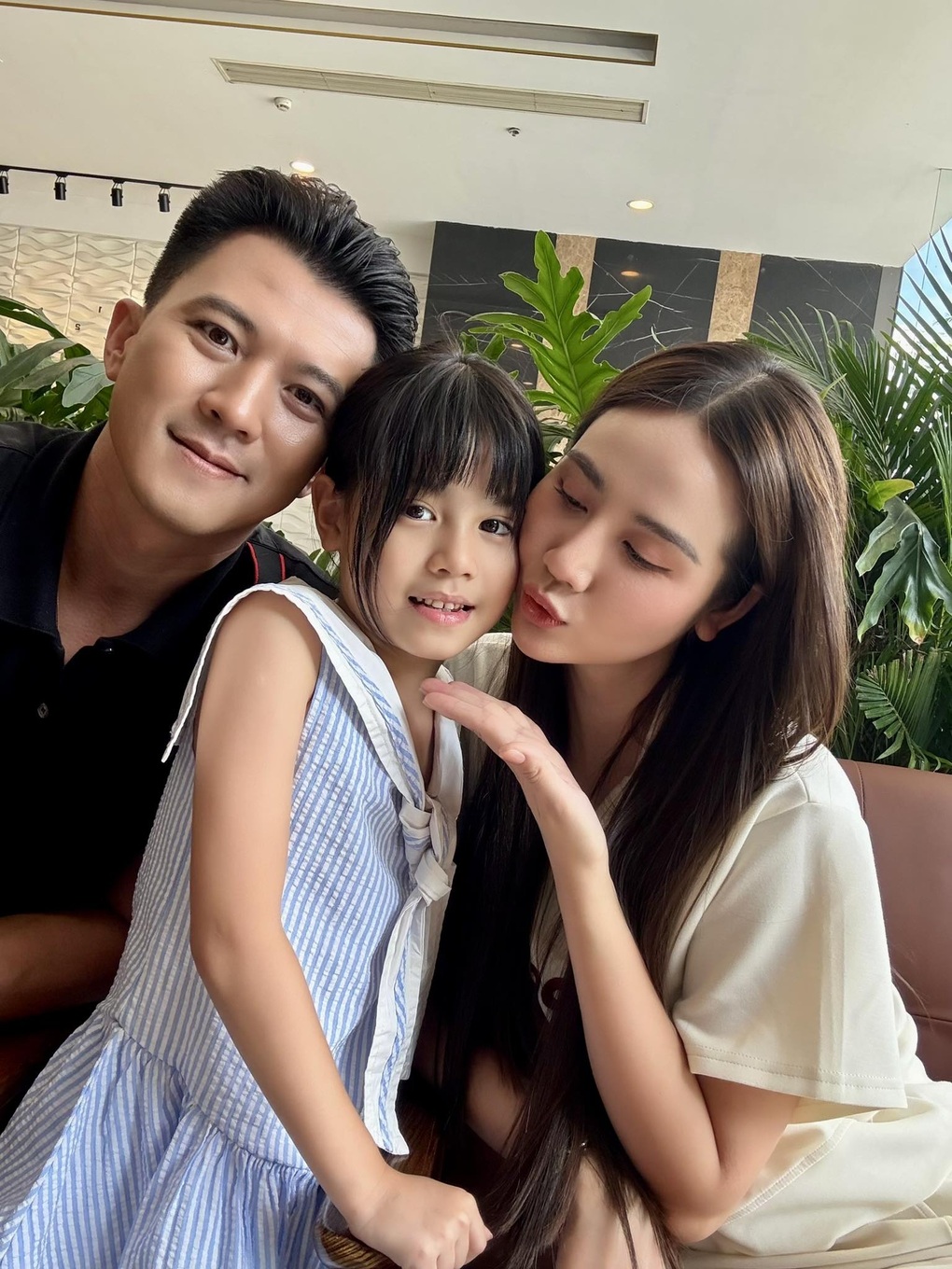 Ảnh hiếm trong quân ngũ của tổng tài phim giờ vàng - 5 Ảnh hiếm trong quân ngũ của tổng tài phim giờ vàng - 5