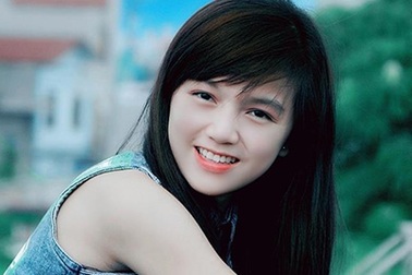 Nữ sinh Bắc Giang khiến dân mạng xao xuyến vì hát hay, xinh xắn