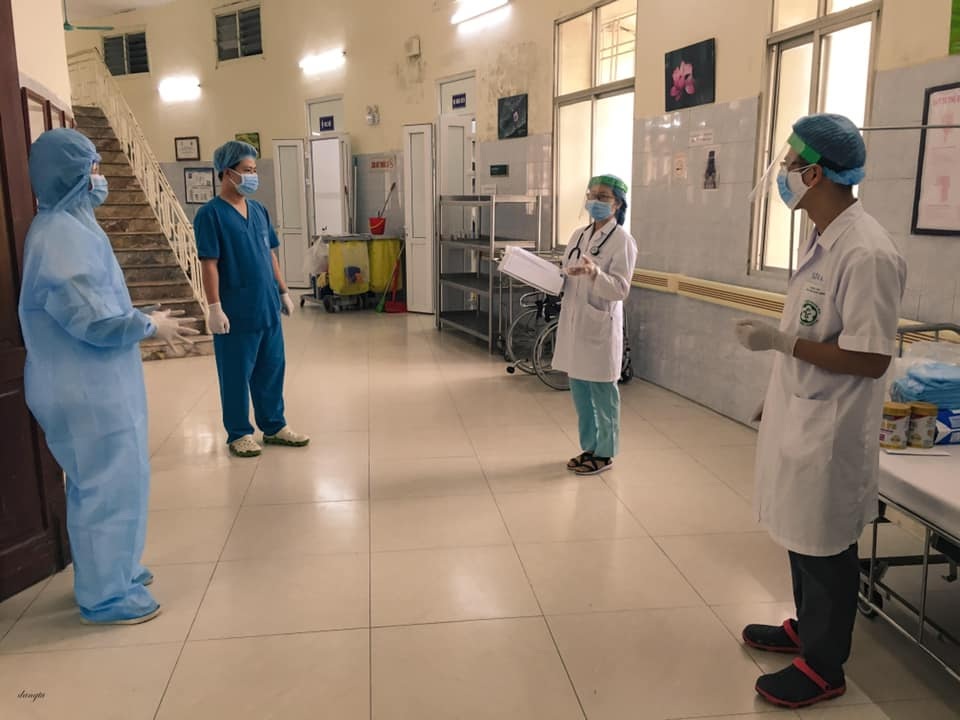 Những hình ảnh cảm động trong bệnh viện giữa tâm dịch Covid-19 - 10 Những hình ảnh cảm động trong bệnh viện giữa tâm dịch Covid-19 - 10