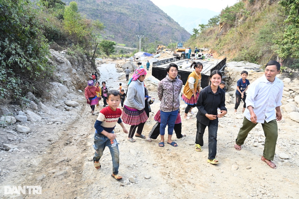 Khởi công cầu Dân trí đi vào vùng lõi du lịch bản Chăm Pộng và Nậm Nghẹp - 7 Khởi công cầu Dân trí đi vào vùng lõi du lịch bản Chăm Pộng và Nậm Nghẹp - 7