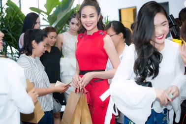 Hoa hậu Sella Trương ủng hộ dự án từ thiện vì trẻ em vùng cao