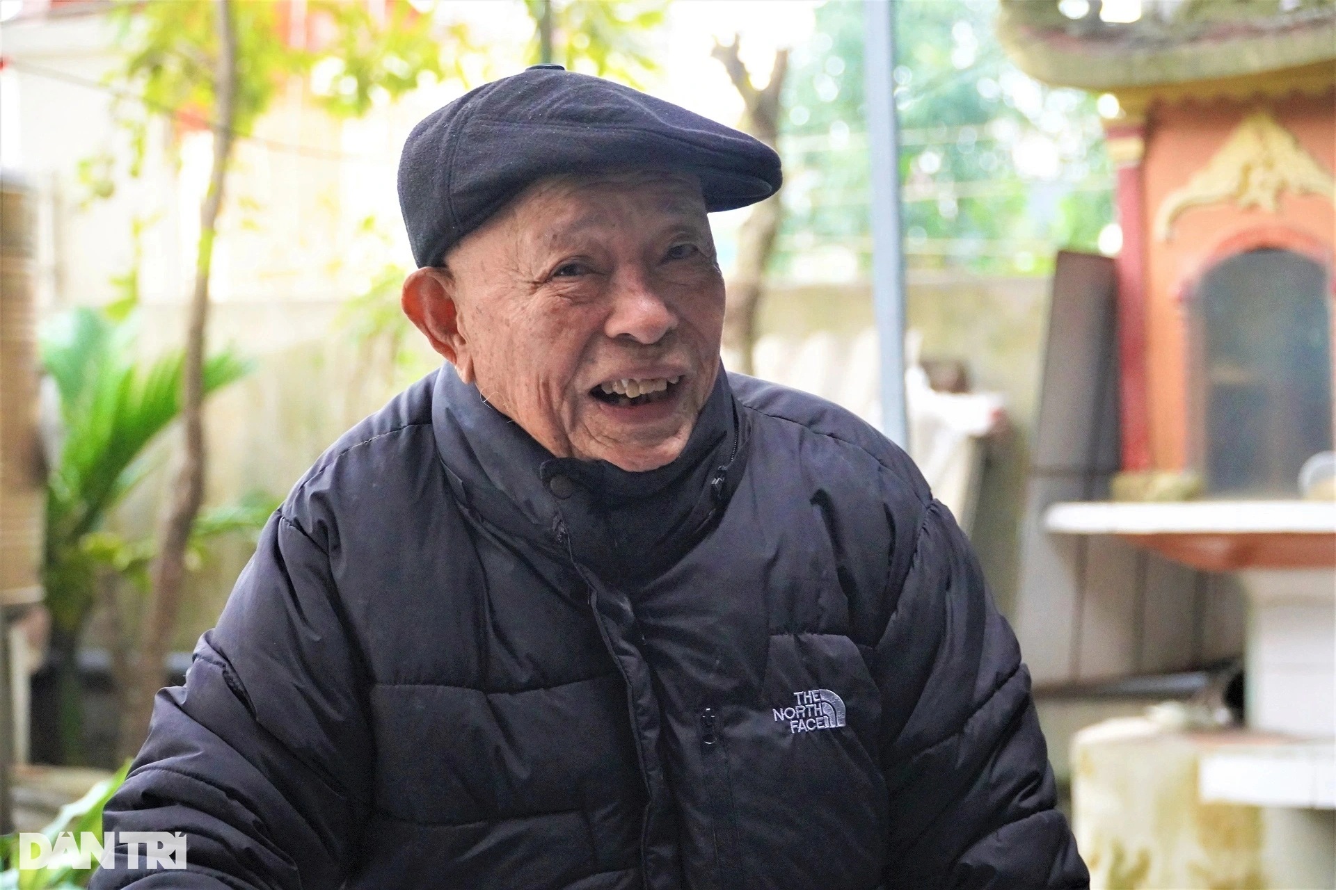 Cụ Cạch trong buổi gặp gỡ bà con lối xóm